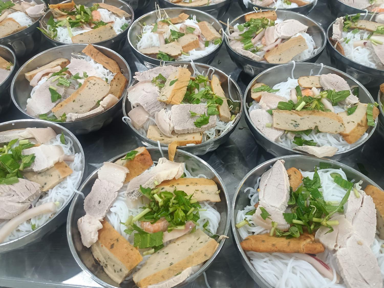 SUẤT ĂN CÔNG NGHIỆP CHÁNH PHÚ HÒA | GIAO CƠM CÔNG TY CHÁNH PHÚ HÒA